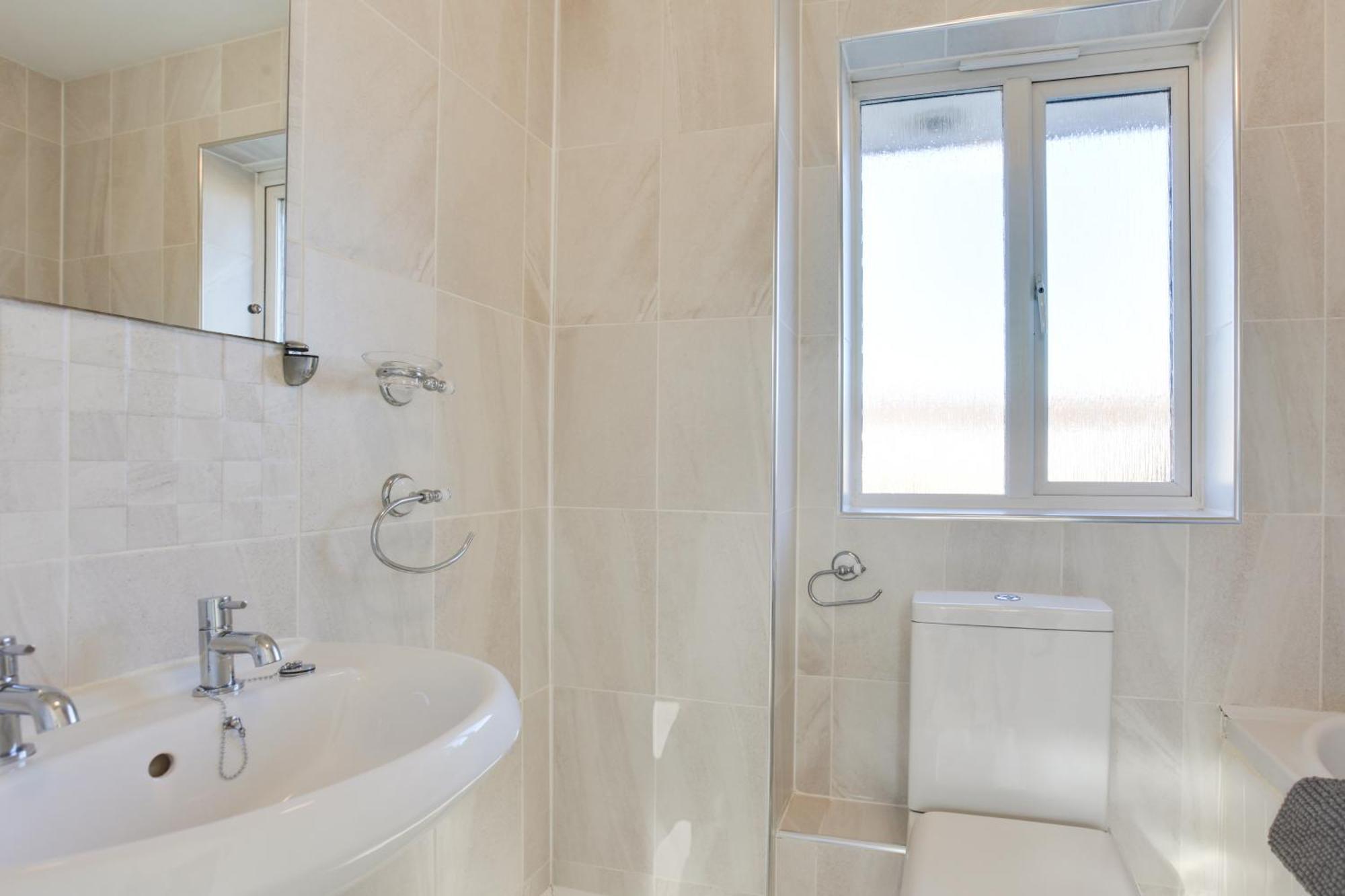 Cosy Two Bedroom House - Chelmsford - Free Parking And Wifi エクステリア 写真